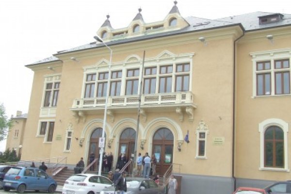 Dosarul în care un hoţ a bătut o femeie a ajuns pe rolul Judecătoriei